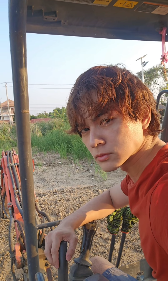 แน็ก ชาลี 