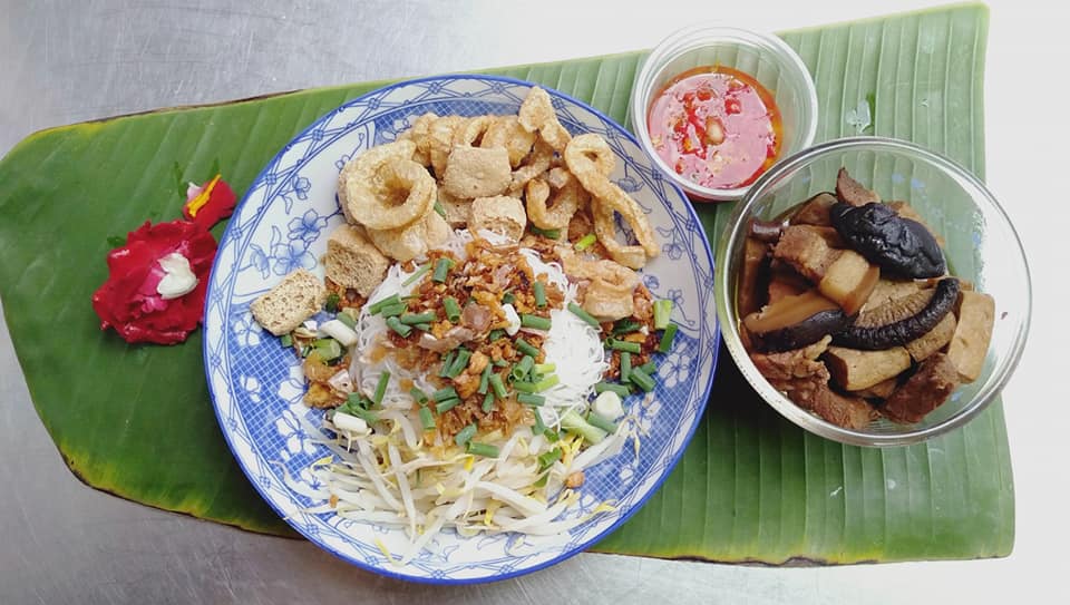ร้านก๋วยเตี๋ยวหลอด เจ้นุช