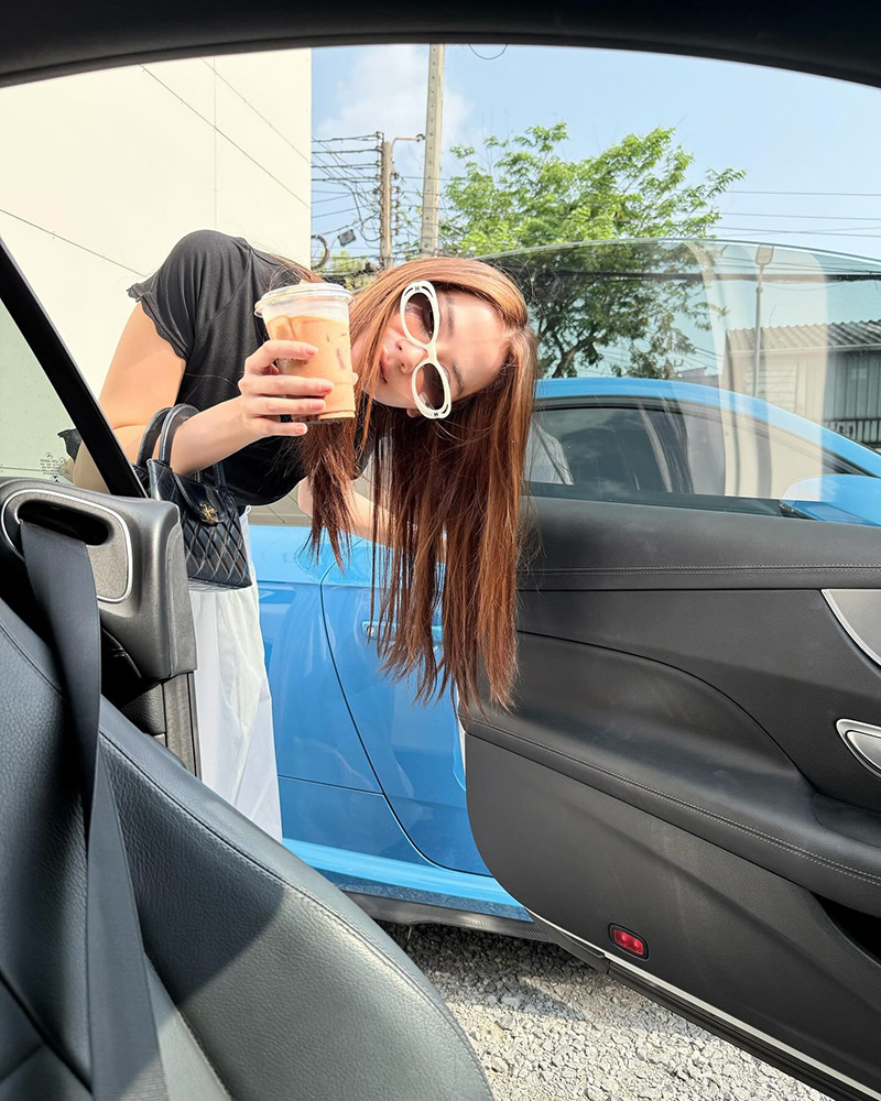 จีน่า โพสต์บอกขายเสื้อ แต่ทำหลุดโฟกัสที่มือ