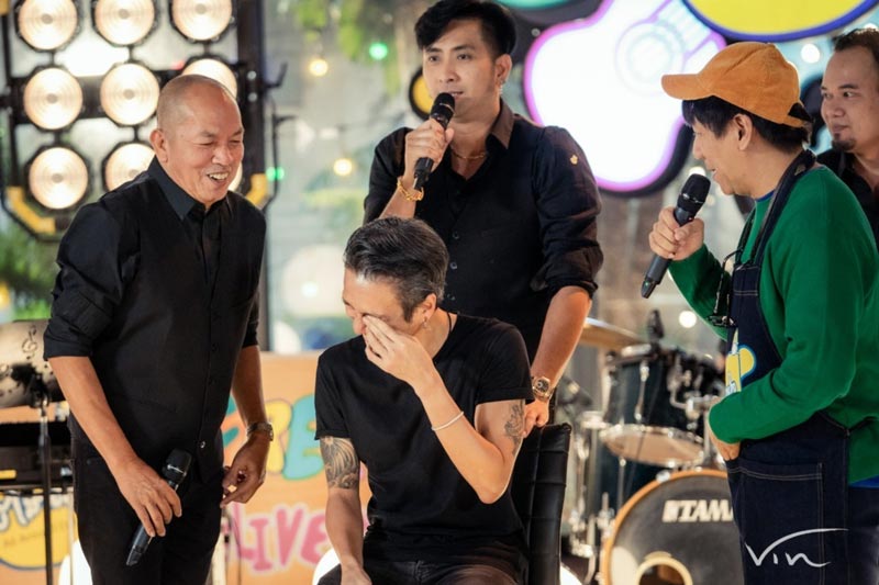 ตูน บอดี้สแลม ค่อม ชวนชื่น