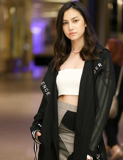 คลอดีน อทิตยา ประวัติ