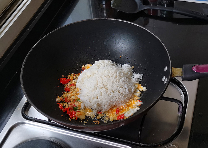 ข้าวผัดปลาสลิด