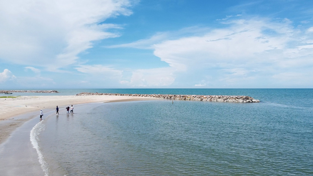 หาดเจ้าสำราญ ที่เที่ยวธรรมชาติใกล้กรุงเทพฯ