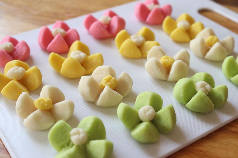 ขนมกลีบลำดวน