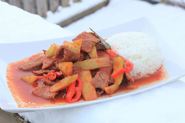 ผัดพริกแกงเนื้อ