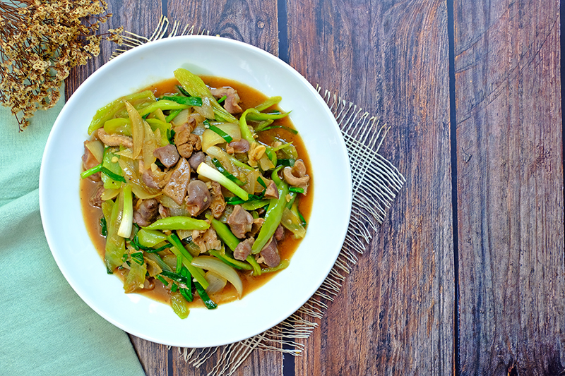 เครื่องในไก่ผัดพริกหยวก