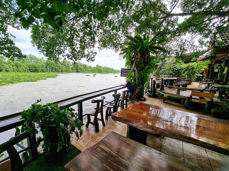 คาเฟ่ริมน้ำ ฉะเชิงเทรา