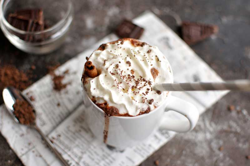 ช็อกโกแลตร้อนเนยถั่ว (Peanut Butter Hot Chocolate)