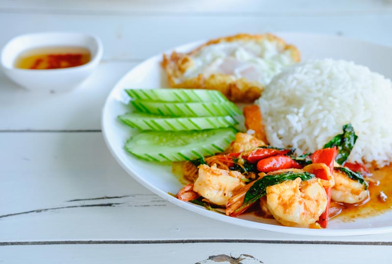 ผัดกะเพรากุ้ง