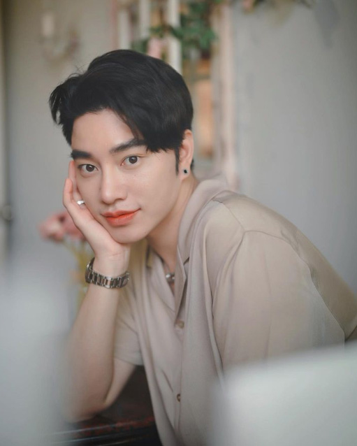 น้องฉัตร ช่างแต่งหน้า
