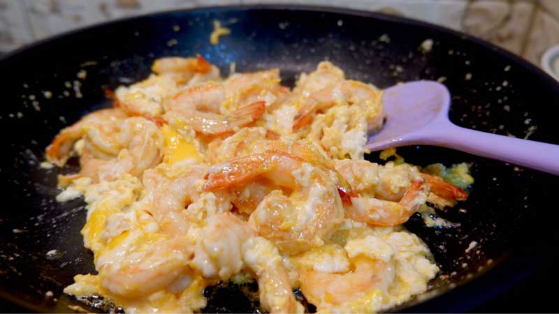 ผัดมะกะโรนีกุ้ง
