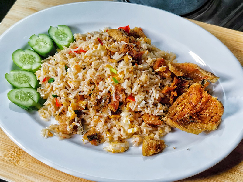 ข้าวผัดปลาสลิด