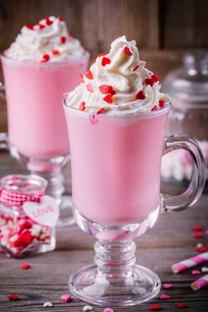 ไวท์ช็อกโกแลตร้อนสีชมพู (Raspberry White Hot Chocolate)