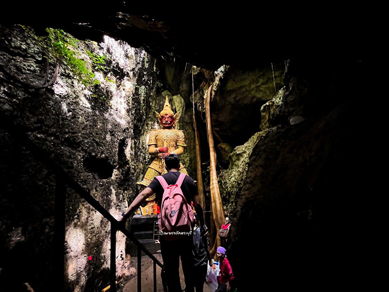 ท้าวเวสสุวรรณ วัดถ้ำบาดาล