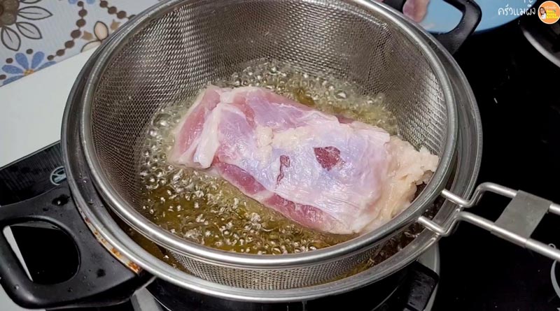 หมูกรอบ