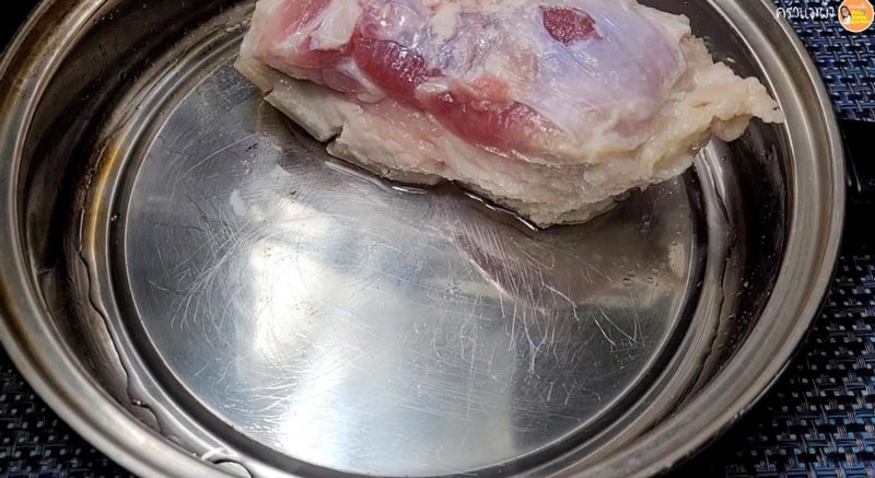หมูกรอบ