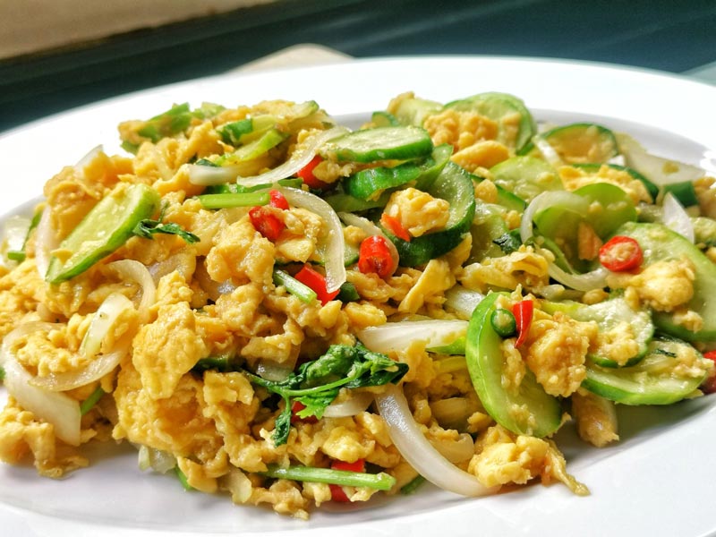 แตงกวาผัดไข่
