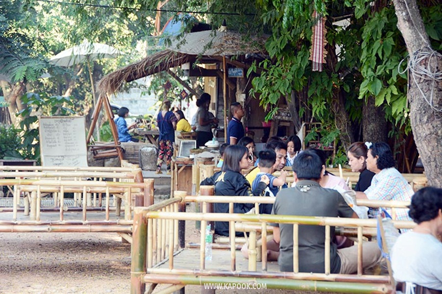 ตลาดซาวไฮ่ อุทัยธานี
