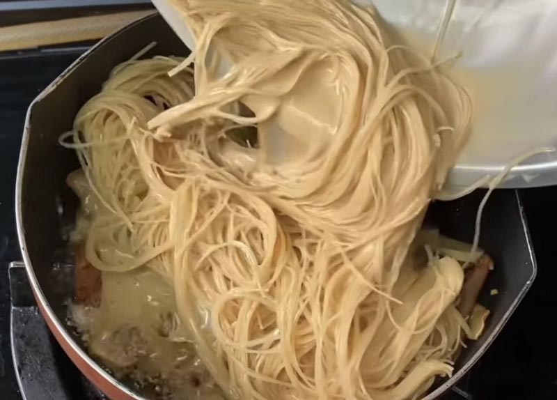 สามชั้นอบวุ้นเส้น