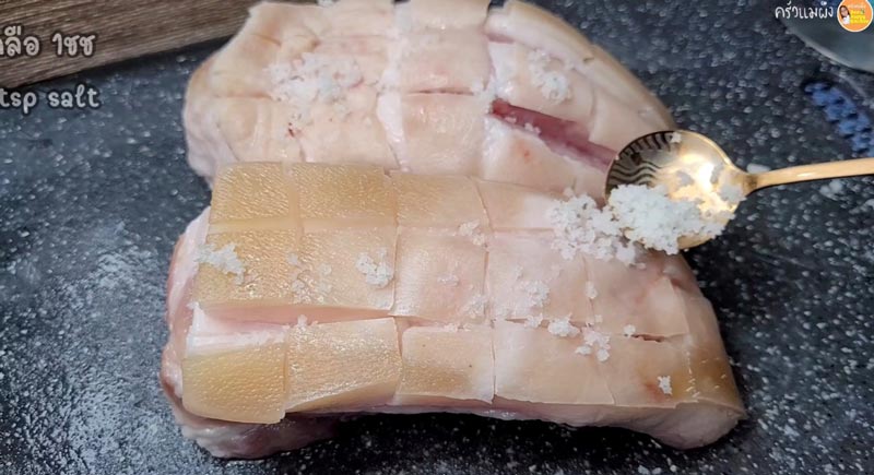 หมูกรอบ