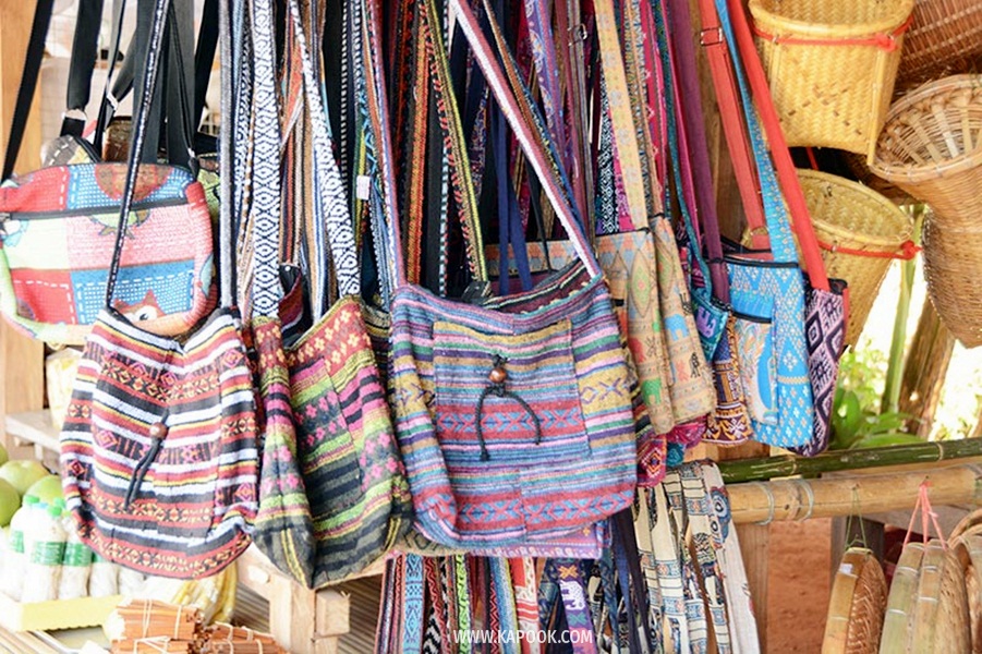 ตลาดซาวไฮ่ อุทัยธานี
