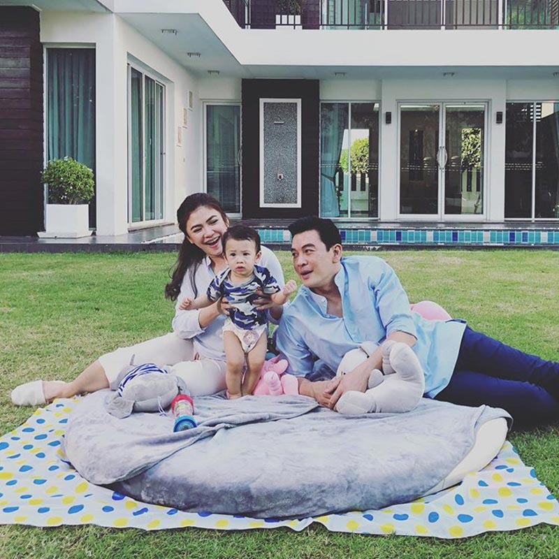 บ้านชาคริต แย้มนาม