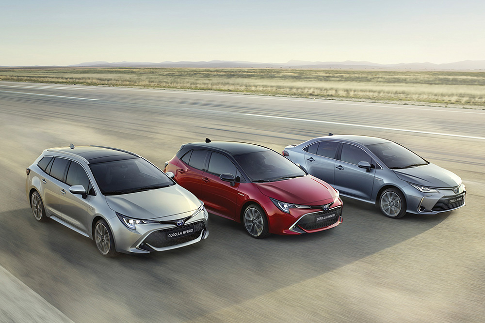 จากซ้ายไปขวา Touring Sport, Hatchback และ Sedan