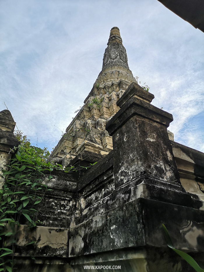 พระเจดีย์หน้าวิหารพระนอน