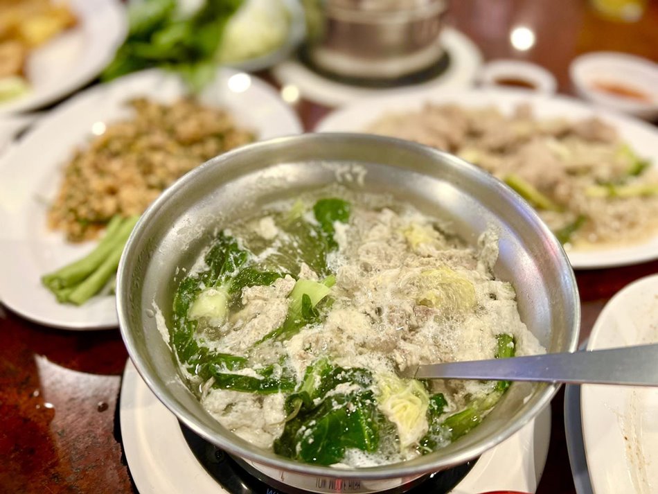 ร้านอาหารบรรทัดทอง