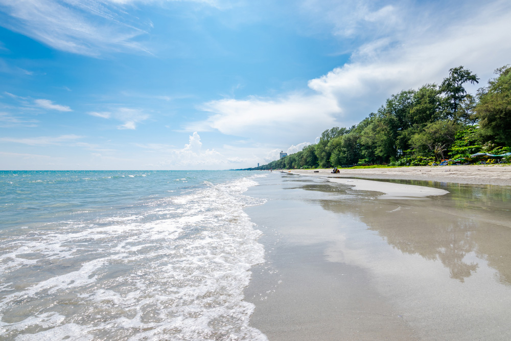 หาดแม่รำพึง ที่เที่ยวธรรมชาติใกล้กรุงเทพฯ