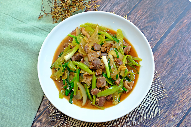 เครื่องในไก่ผัดพริกหยวก