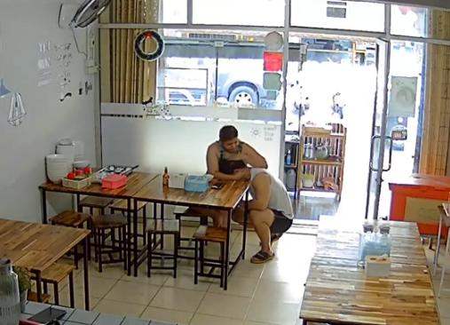เปิดร้านขายโจ๊ก