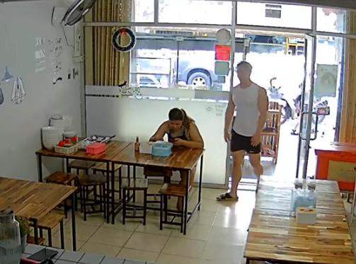เปิดร้านขายโจ๊ก