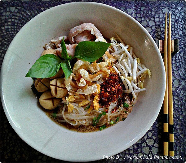 ก๋วยเตี๋ยวเรือหมูน้ำตก