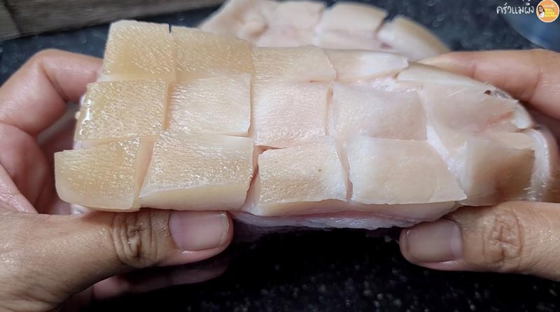 หมูกรอบ