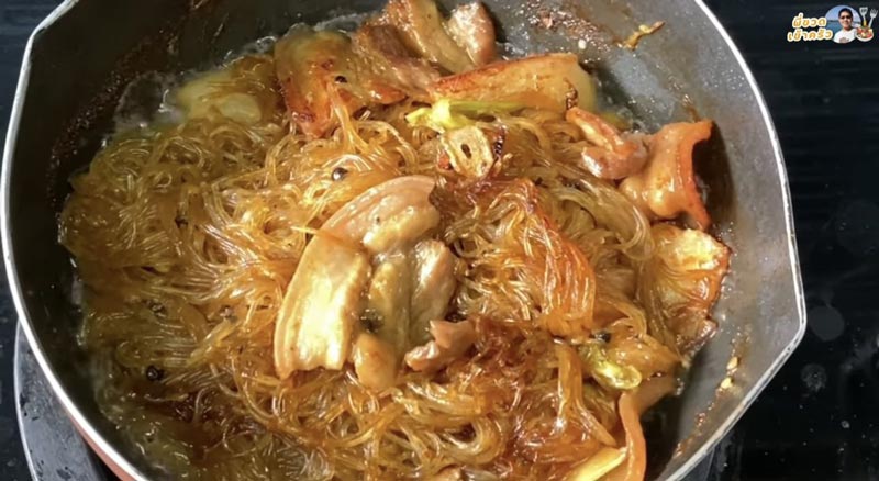 สามชั้นอบวุ้นเส้น