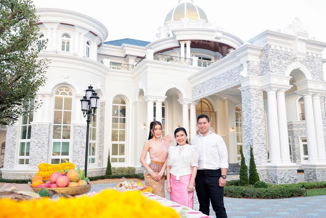 เอิร์น จิรวรรณ