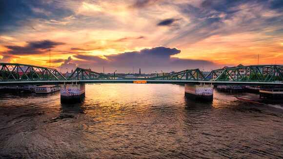 บรรยากาศบริเวณสะพานพุทธยอดฟ้า