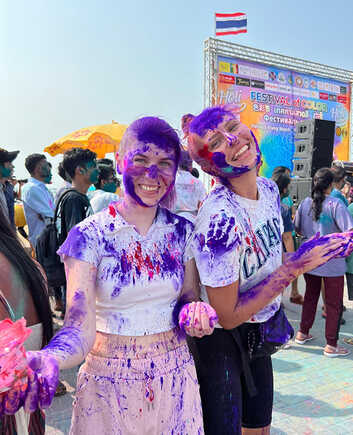 เทศกาลสาดสี พัทยา นักท่องเที่ยวต่างชาติ