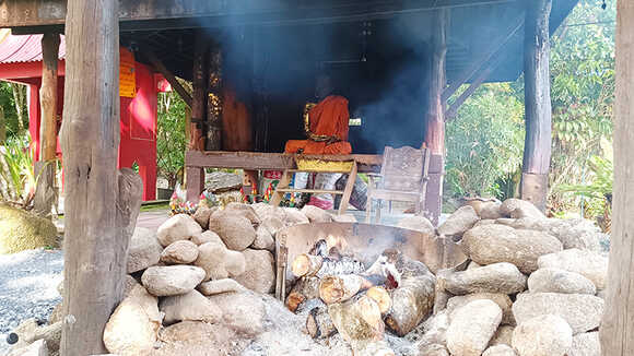 กฏิหลวงพ่อแหวง อาภากโร
