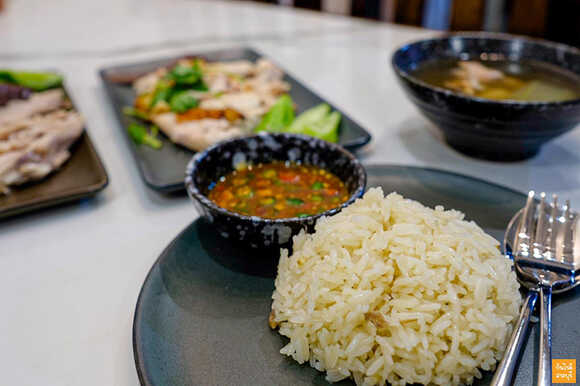 ร้านข้าวมันไก่เจี๊ยะโกยปึ่ง วัดแก่งขนุน สระบุรี