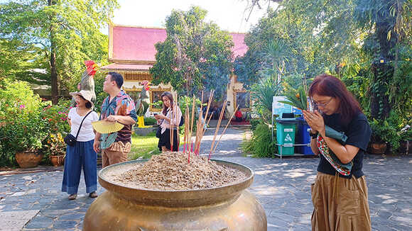 วัดคมมนียเขต (วัดคึกคัก)