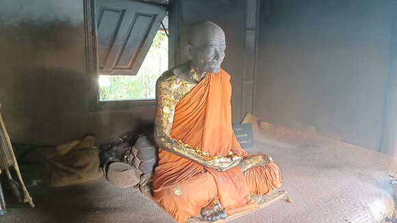 หลวงพ่อแหวง อาภากโร